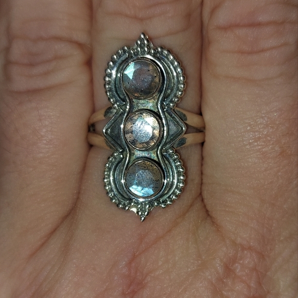 3 Stone Vintage Style Labradorite Silver Ring - Picture 4 of 6